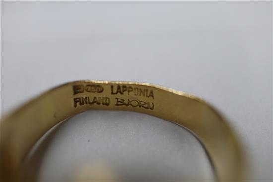 A Finnish Bjorn Weckstrom for Lapponia 750 yellow metal and unpolished tourmaline set dress ring, size G.